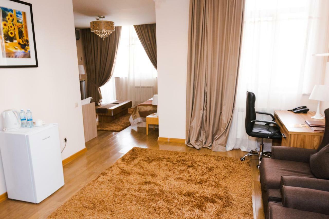 Atb Grand Hotel Atyraū Exteriér fotografie